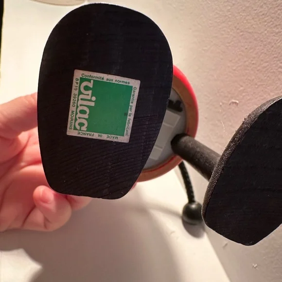 Precious and absolutely iconic, Classic Mickey wooden piggy bank - Picture 3 of 7